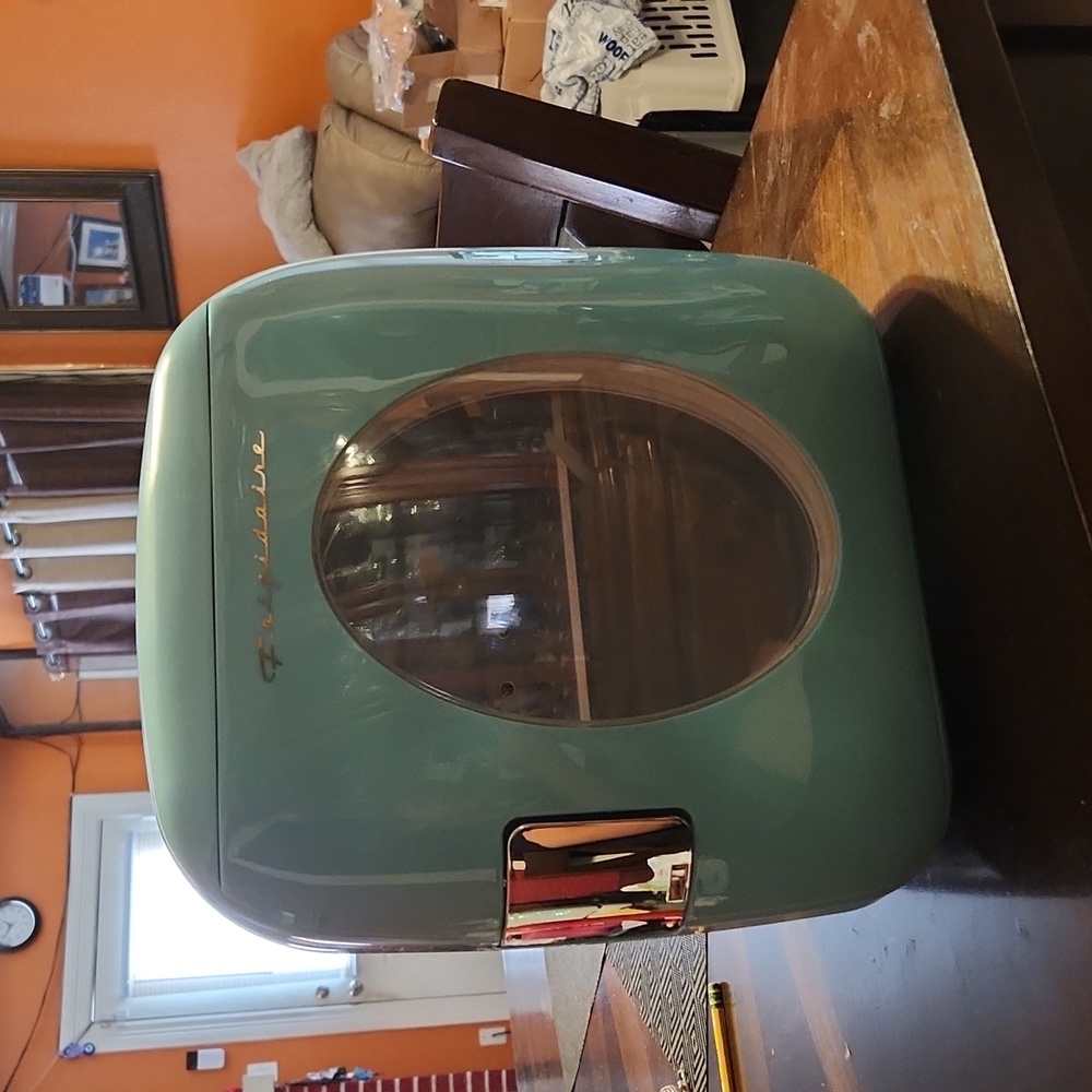 Mini fridge